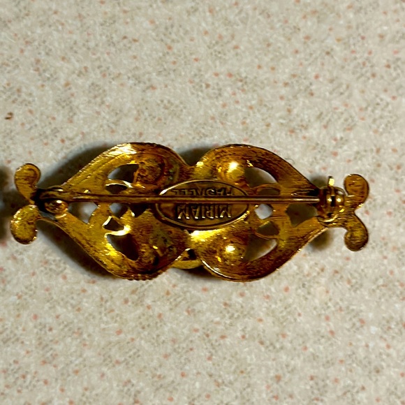 Vintage Miriam Haskell gold tone red rhinestone broach (598) - Picture 2 of 5